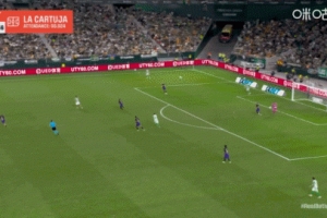 震惊瞬间：罗德里遭遇不测，鞋履被踢飞，队友英勇救鞋，罗德
